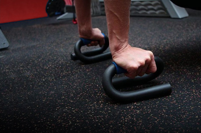 Mga push-up bar